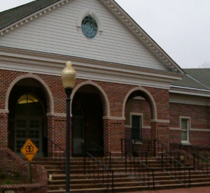 Photograph of entrance to Hamilton Municipal Court.